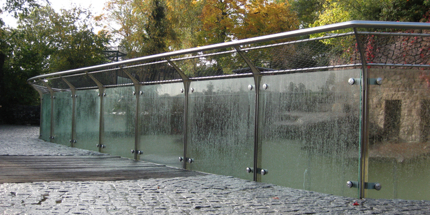 Brüstungsverglasung Robbenbecken Zoo Halle (Saale): Front